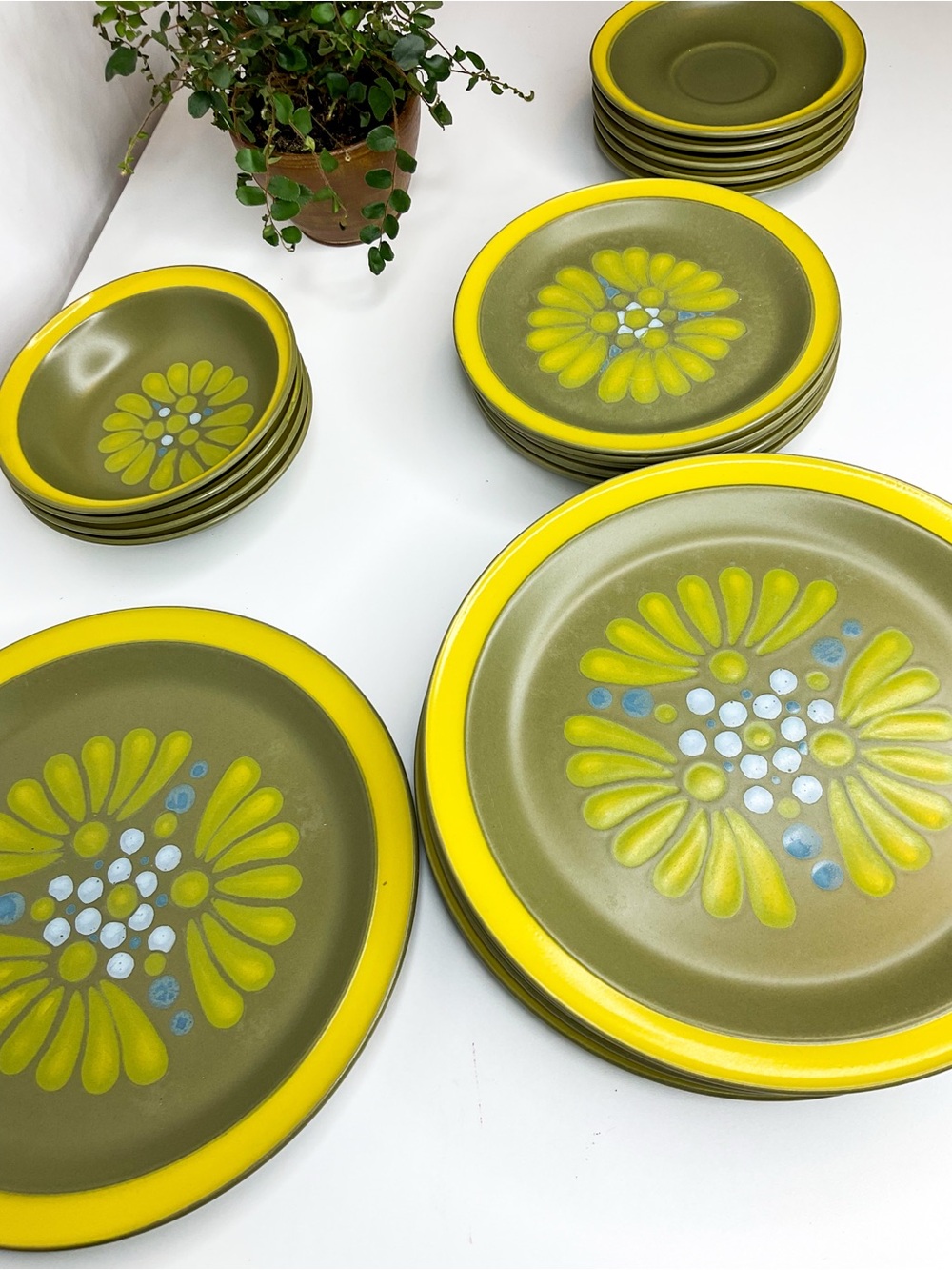 Midcentury Modern Vintage Olive Green & Yellow Floral Ceramic Dinner Plate Set